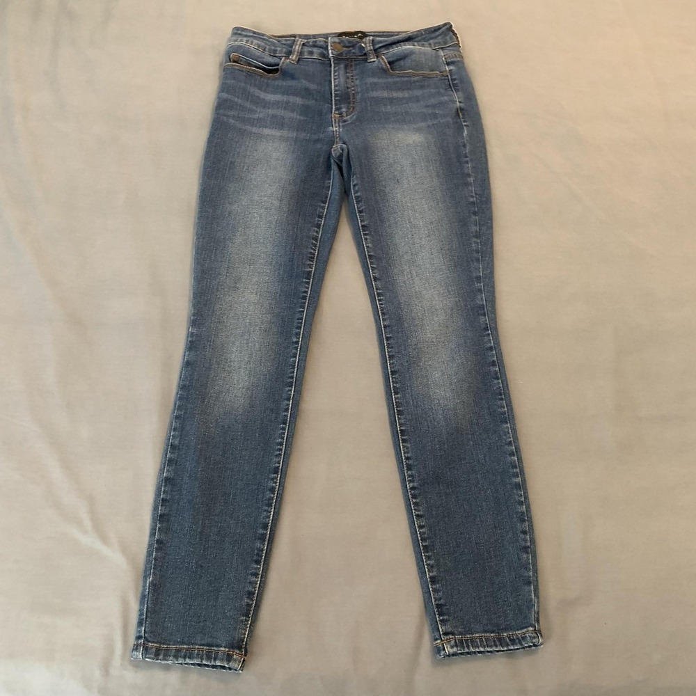 Tahari Kelly Classic Skinny Jeans Womens 4/27 Blue Med Wash Mid Rise Stretch